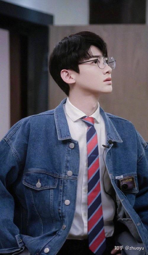 白眼镜男明星,探寻白眼镜男星的独特风采