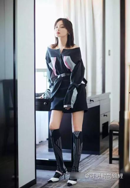 射在丝袜脚上的精油